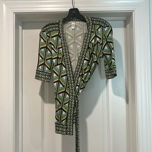Vintage Diane Vin Furstenberg Green Silk V Neck Wrap Blouse Size 4